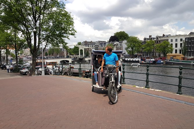 1,5 hours Amsterdam Rickshaw Tour - A 90-minute orientation ride through UNESCO canal life