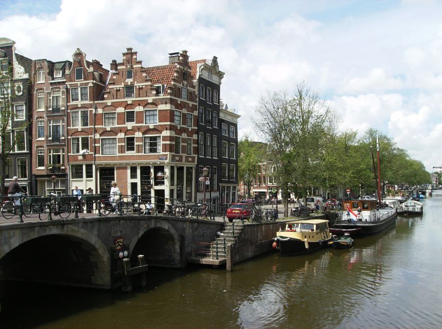 2.5-Hour Amsterdam Sightseeing Tour by Bike - What You’ll See: Canal Intersections That Teach You How the City Works