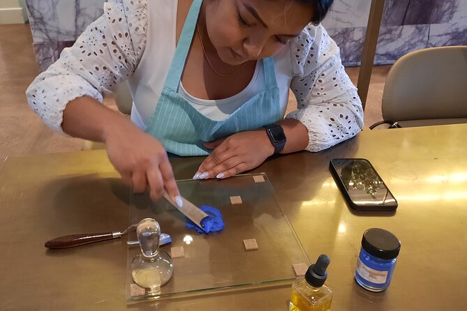 2 Hour Making Rembrandt's Traditional Oil Paints in Amsterdam - Practical Tips Before You Go