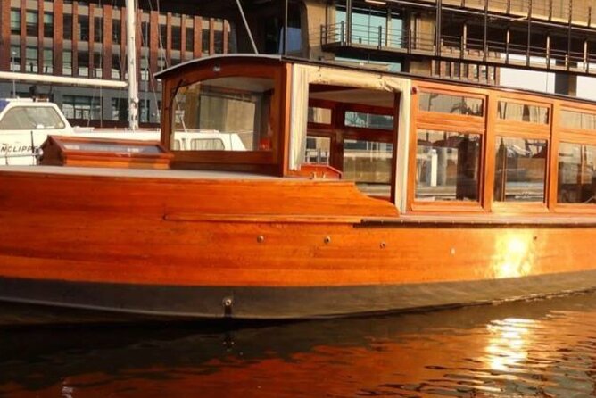 A unique experience! Semi private cruise. Authentic stylish boat! Book Leemstar! - Passing the Anne Frank House from the water: A respectful viewpoint