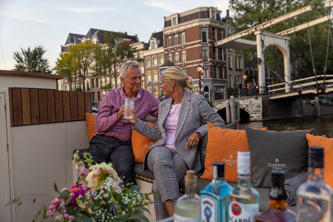 Amsterdam: 1-Hour Canal Cruise in the Evening - The live guide and skipper stories: what you should listen for