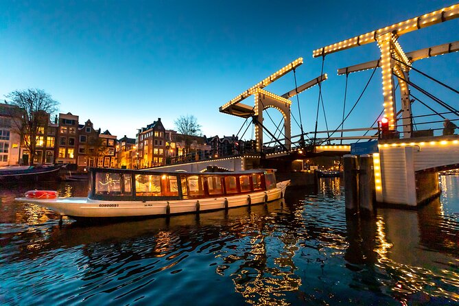 Amsterdam: 1-Hour Canal Cruise in the Evening - Onboard comfort, bar vibes, and the photo-fog reality