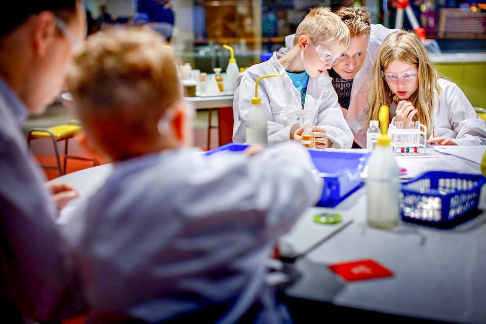 Amsterdam: 1-Hour Canal Cruise & NEMO Science Museum - Who this ticket is best for