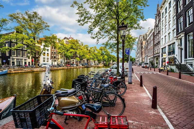 Amsterdam: 3-Hour Private Bike Tour of the City Center - Why a private bike tour makes Amsterdam click fast