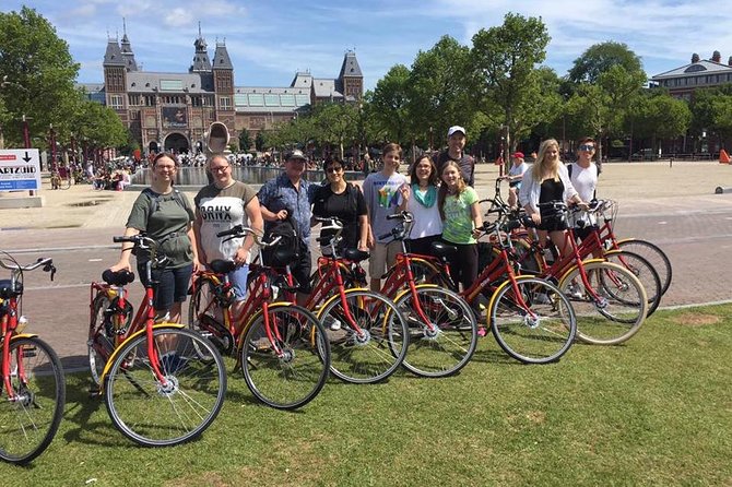 Amsterdam 3 hrs Bike Tour – live guide En/Fr/De/Nl/Sp - First impressions: meeting point, bike setup, and the pace you can expect