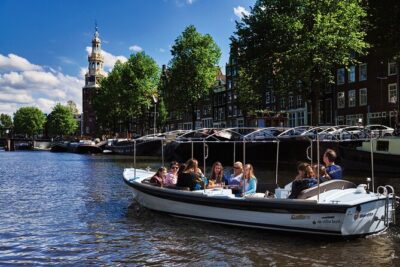Amsterdam: 60-Minute Guided Private Canal Cruise with Drinks - Drinks Onboard and the Best Way to Handle Snacks