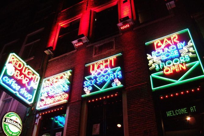 Amsterdam After Dark: Public Red Light District Exploration - Food tasting, winter warmth, and summer cool spots that keep you going