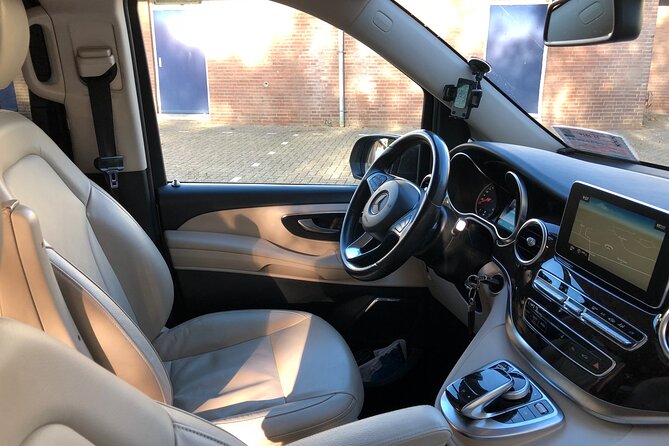 Amsterdam Airport Schiphol (AMS) Private Transfer to Amsterdam - Schiphol Pickup: Finding Aankomstpassage Without Stress