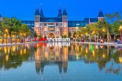 Amsterdam Airport Schiphol (AMS) Private Transfer to Amsterdam - Flight Delays and Driver Timing: What Happens If You Land Late