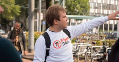 Amsterdam: Anne Frank and Jewish Quarter Tour - The 2-hour walking format and how to stay comfortable