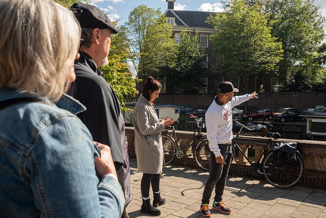 Amsterdam: Anne Frank and World War II Walking Tour (TOP RATED) - Dam Square and De Schaduwkade: Memory in a Busy Center