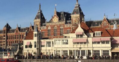 Amsterdam: Architektur Er-fahren - Starting at Beursplein/Damrak: where the city first frames your route