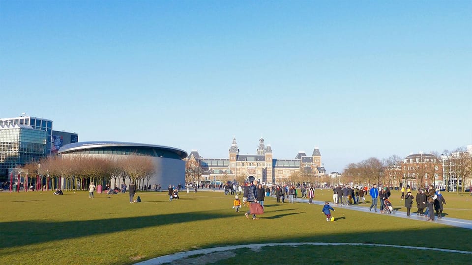 Amsterdam Audioguide - TravelMate app for your smartphone - Online vs offline listening and why it matters in Amsterdam
