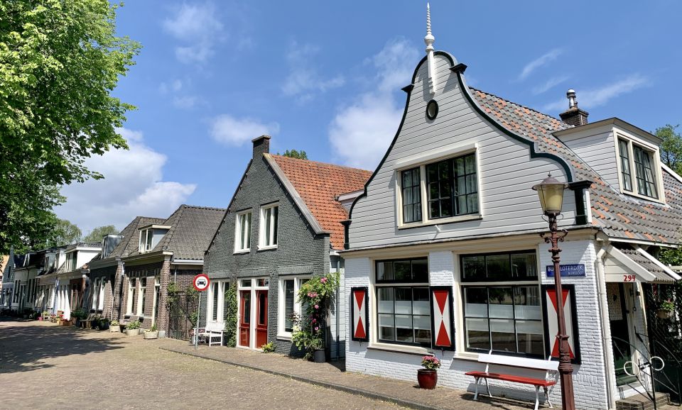 Amsterdam: Bike Tour (Noord) in German or English - Café ’t Sluisje break: your reset on the way toward the dyke