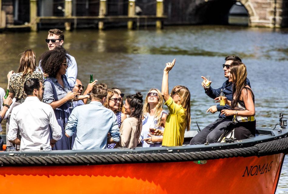 Amsterdam: Canal Belt Private Beer Boat Tour - The 90-minute Canal Belt cruise: what you’ll actually see