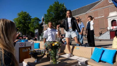 Amsterdam: Canal Cruise in Open Boat with Drink Option - Starting from Central Station or the Anne Frank House area