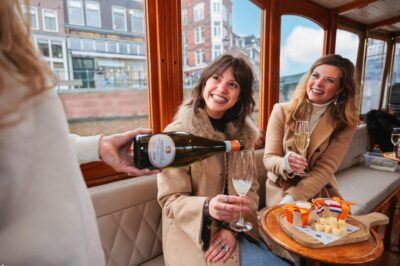 Amsterdam: Canal Cruise with Bubbles & Bites - Choosing the standard cruise vs unlimited prosecco experience