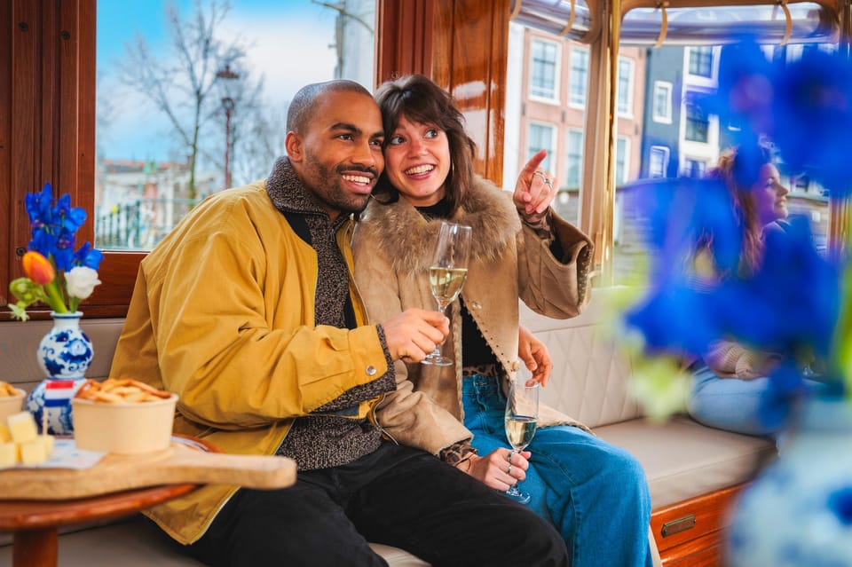 Amsterdam: Canal Cruise with Bubbles & Bites - Logistics that can make or break the experience