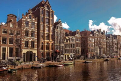 Amsterdam canal cruise with culinary burger or cheese & wine - Where you meet and how boarding actually goes