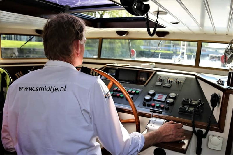 Amsterdam canal cruise with culinary burger or cheese & wine - De Negen Straatjes and Herengracht: the start of the classic canal view