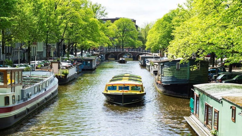 Amsterdam canal cruise with culinary burger or cheese & wine - Amsterdam Centraal, Noorderkerk, and the Jordaan: the city feels bigger here