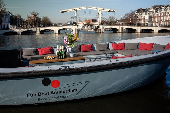 Amsterdam Canal Cruise with Dutch Pancakes and Drinks - Key things you will notice on this cruise