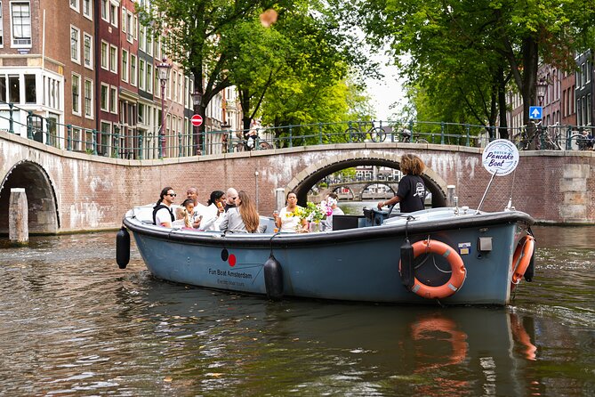 Amsterdam Canal Cruise with Dutch Pancakes and Drinks - Stop-by-stop: what you’ll see and why it matters