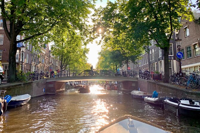 Amsterdam Canal Cruise with German Guide and unlimited drinks - Photo Stop: The 7 Bridges (Plan for Your Best Angle)