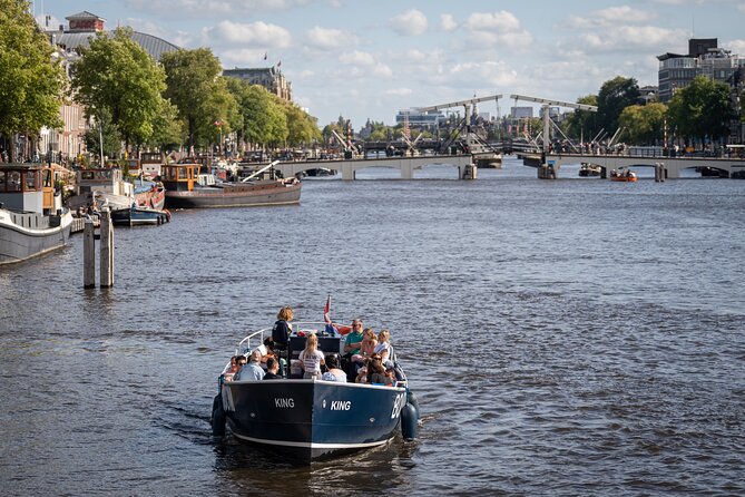 Amsterdam Canal Cruise with Live guide & Two drinks - Central St. - Two drinks and a restroom: the small perks that make a short cruise feel better