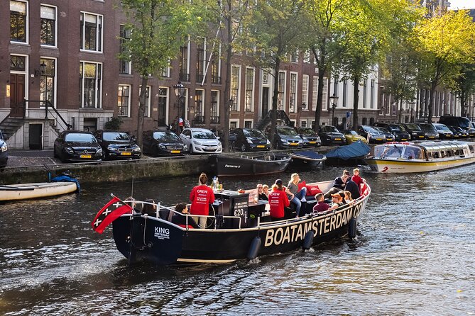 Amsterdam Canal Cruise with Open Bar - Central Station - The open bar setup: what’s included and how to handle it