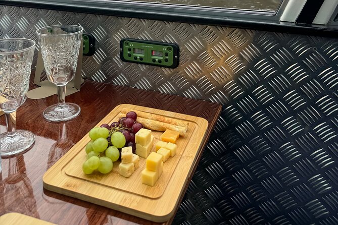 Amsterdam Cheese and Wine Canal Cruise - Why Prinsengracht feels more modest (and what that teaches you)