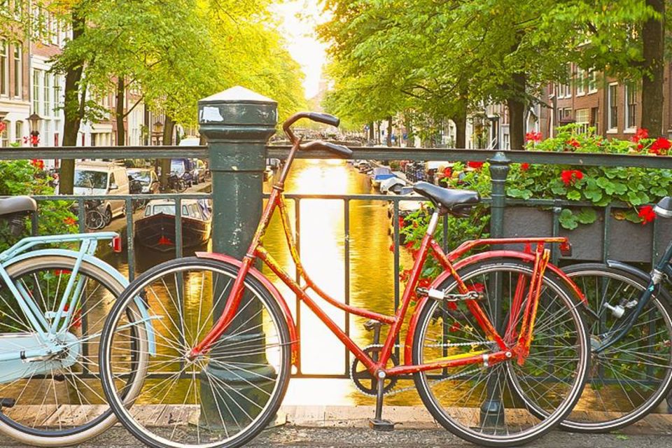 Amsterdam City Center Guided Walking Tour - 12 guests 2,5h - The walk’s main story: from St Nicholas to Dam Square