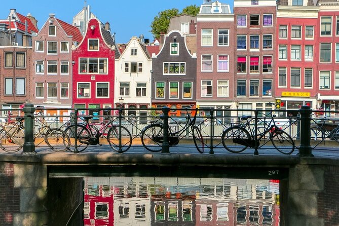 Amsterdam City Center, Red Light District and Coffee Shops Tour - Dam Square, the Royal Palace, and the National Monument: start where Amsterdam makes sense
