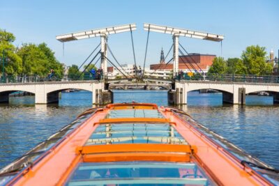 Amsterdam: City Centre Canal Cruise - Boarding near Central Station: what the timing really feels like