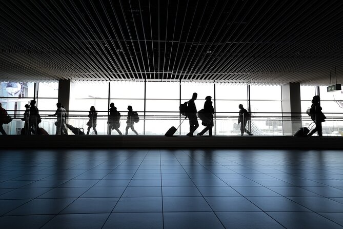 Amsterdam City to AMS Schiphol Airport departure transfer - The ride itself: Mercedes comfort, Wi‑Fi, and a driver who handles the pressure