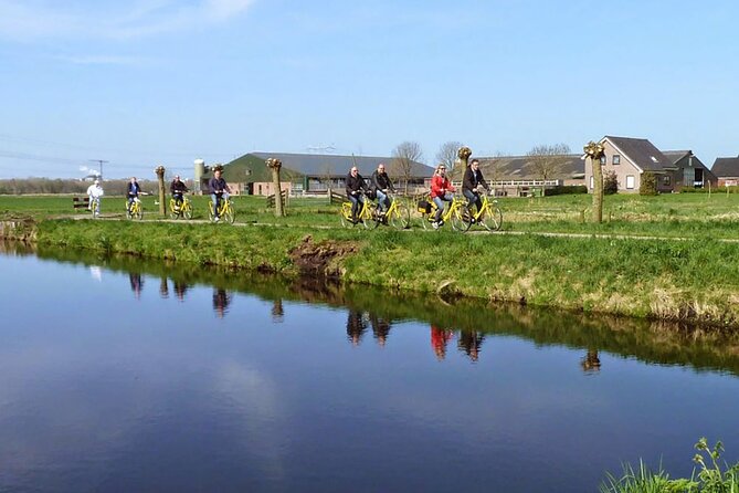 Amsterdam Countryside and Villages Bike Tour - Durgerdam (15 minutes): fishermen-village views along the dike
