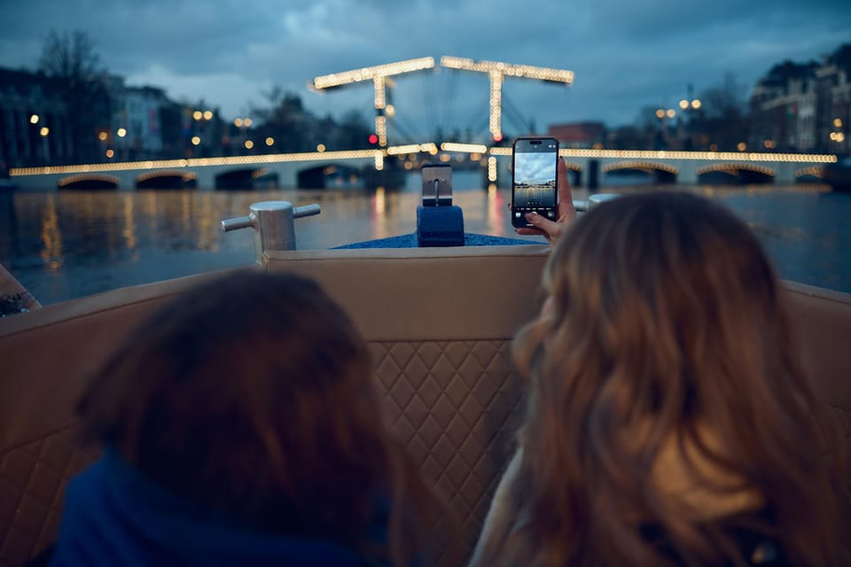 Amsterdam: Cozy Evening Canal Cruise With Open Bar Option - Drinks and value: is the open bar worth it?