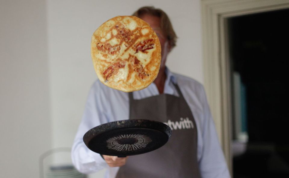 Amsterdam: Craft Dutch Pancakes in Charming Canal House - Who this experience suits best