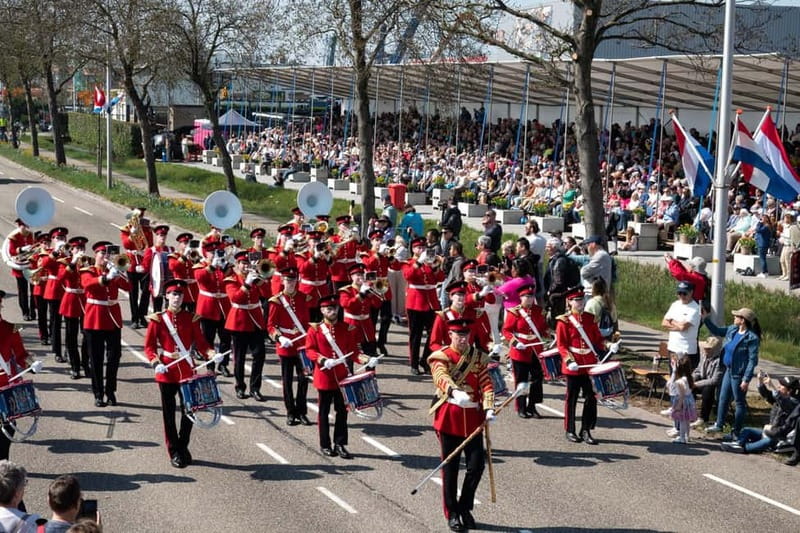Amsterdam: Day Trip to Flower Parade & Keukenhof on April 18 - A spring day trip that feels custom-fit