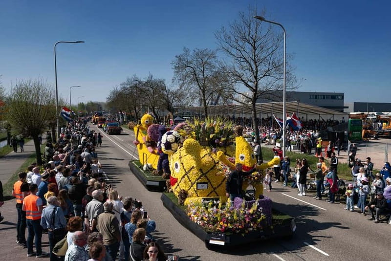 Amsterdam: Day Trip to Flower Parade & Keukenhof on April 18 - Keukenhof Gardens afternoon: time to wander, not just snap photos