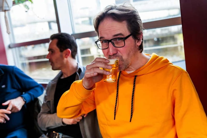 Amsterdam: Dutch Craft Beer Tasting with cheese and snacks - How the mystery tasting works with 5 craft beers