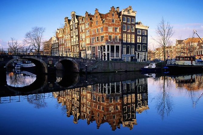 Amsterdam: E-Bike Sightseeing Tour - E-Bikes, Safety Briefing, and How the Group Stays Together