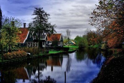 Amsterdam E Bike Tour to the Windmills of Zaanse Schans - Starting at Mike’s Bike Tours and what you’ll be riding