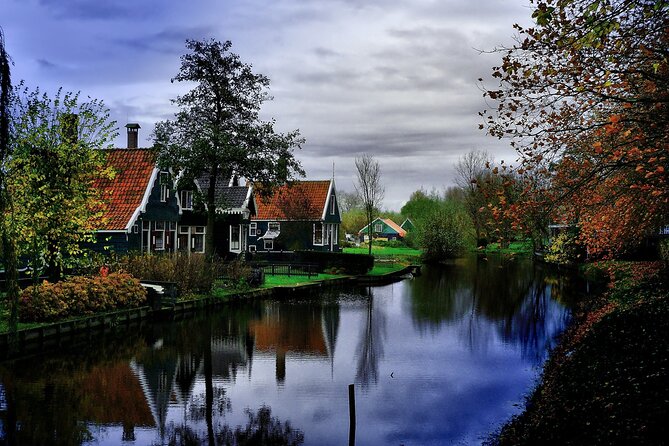 Amsterdam E Bike Tour to the Windmills of Zaanse Schans - Starting at Mike’s Bike Tours and what you’ll be riding