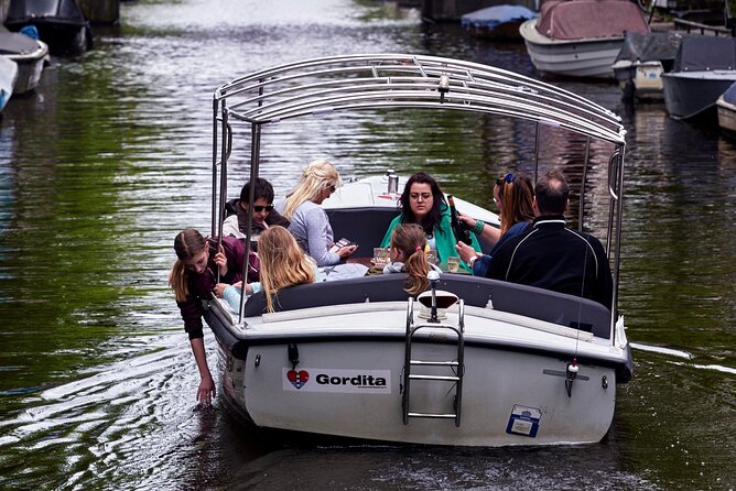 Amsterdam Essence in German: 90-minute waterway trip - Stop Focus: Amsterdam Canal Ring and Why It’s the Right Area