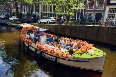 Amsterdam Flower Boat Canal Cruise with Local Guide - Where You Start: Oudezijds Voorburgwal and a Simple Return