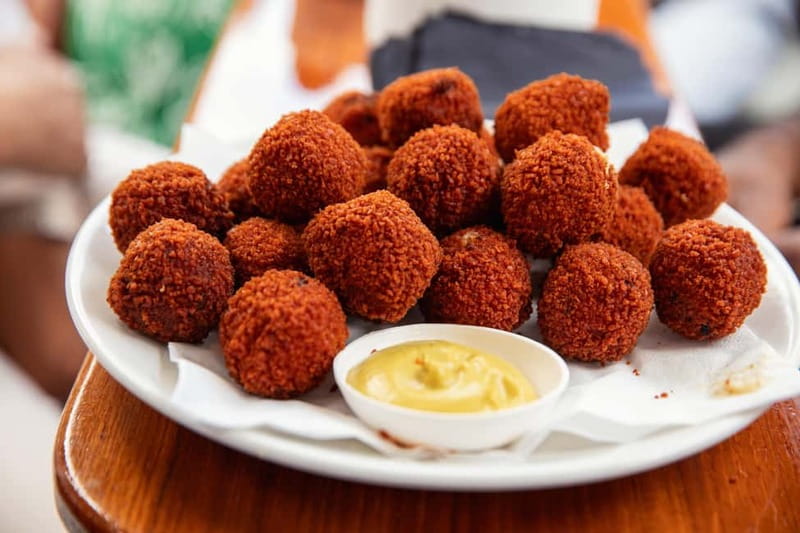 Amsterdam: Food and Canal Tour - The guide role: getting meaning, not just directions