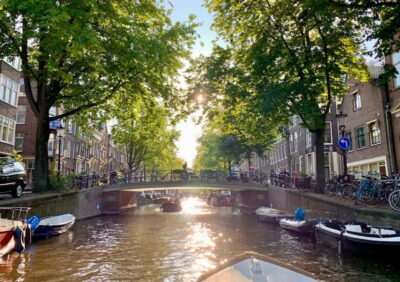 Amsterdam: German Canal Cruise with Unlimited Drinks Option - One hour of canals: what you actually see from the Amstel to Magere Brug