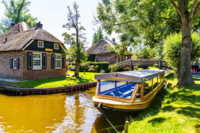 Amsterdam: Giethoorn Day Trip with Boat Tour - The Coach Ride From Amsterdam: Comfortable and Surprisingly Scenic