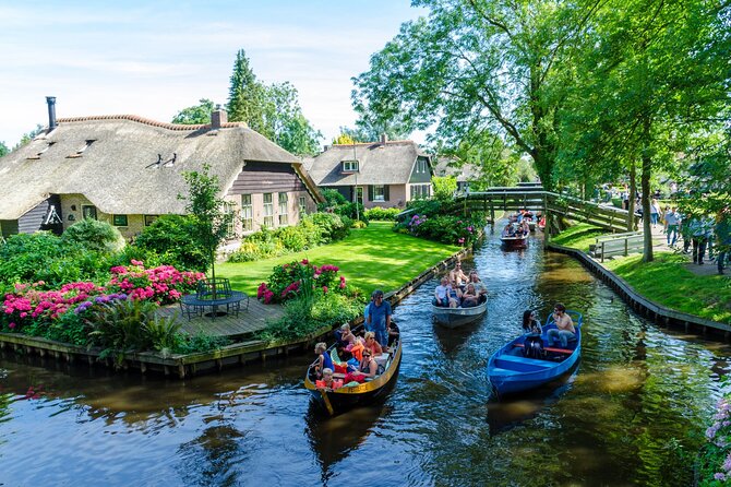 Amsterdam: Giethoorn Tour Scenic Cruise, Cheese & Free Time - Why Giethoorn Feels Like a Different World From Amsterdam